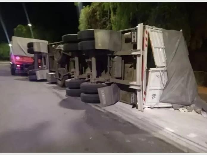 camion volcado